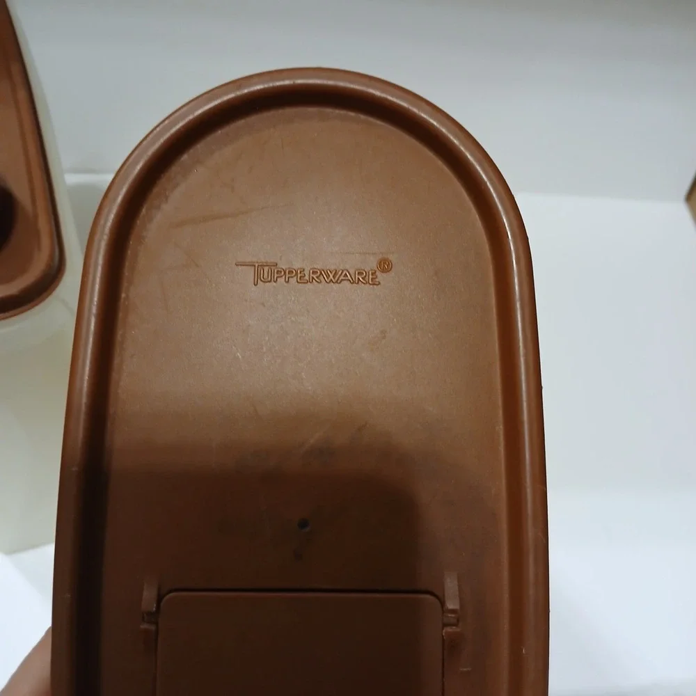 Tupperware Vintage Store N Pour Cereal Keepers Set 2 Brown Lids 509-11 9.75 Cup